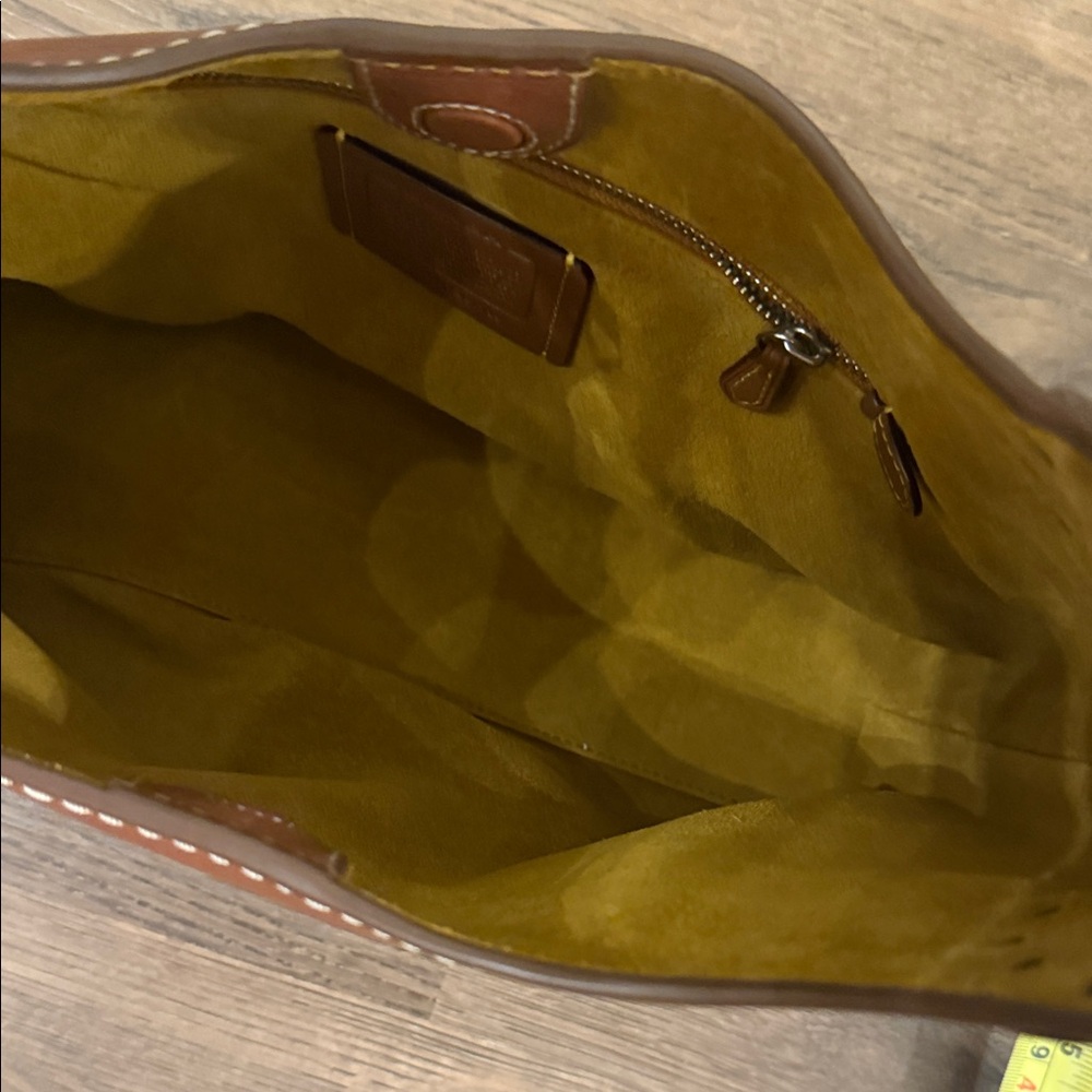 Coach Cargo Tan Leather Shoulder Bag - Picture 4 of 11